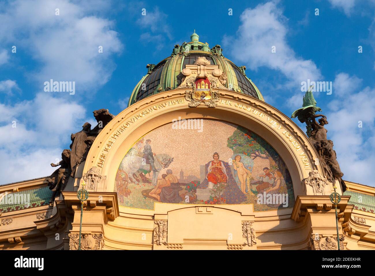 Detail der Jugendstil-Architektur des Gemeindehauses, historisches Gebäude in der Altstadt, Prag, Hauptstadt der Tschechischen Republik Stockfoto