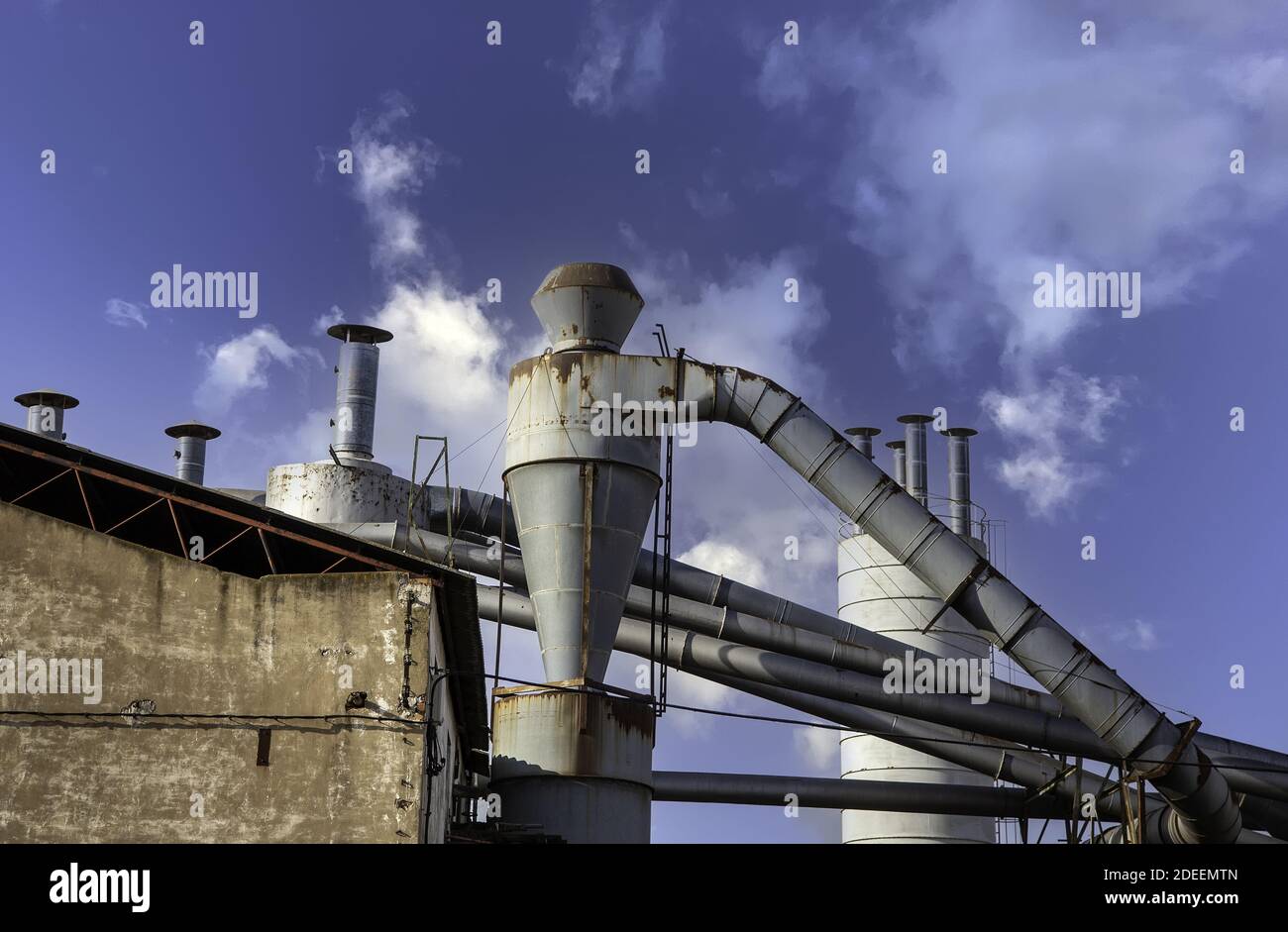 Metalllagertanks, Bau-und Industriearchitektur Stockfoto