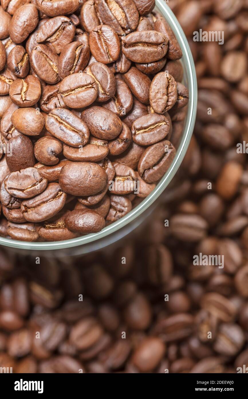 Glas Kaffeebohnen im Stapel Bohnen Stockfoto