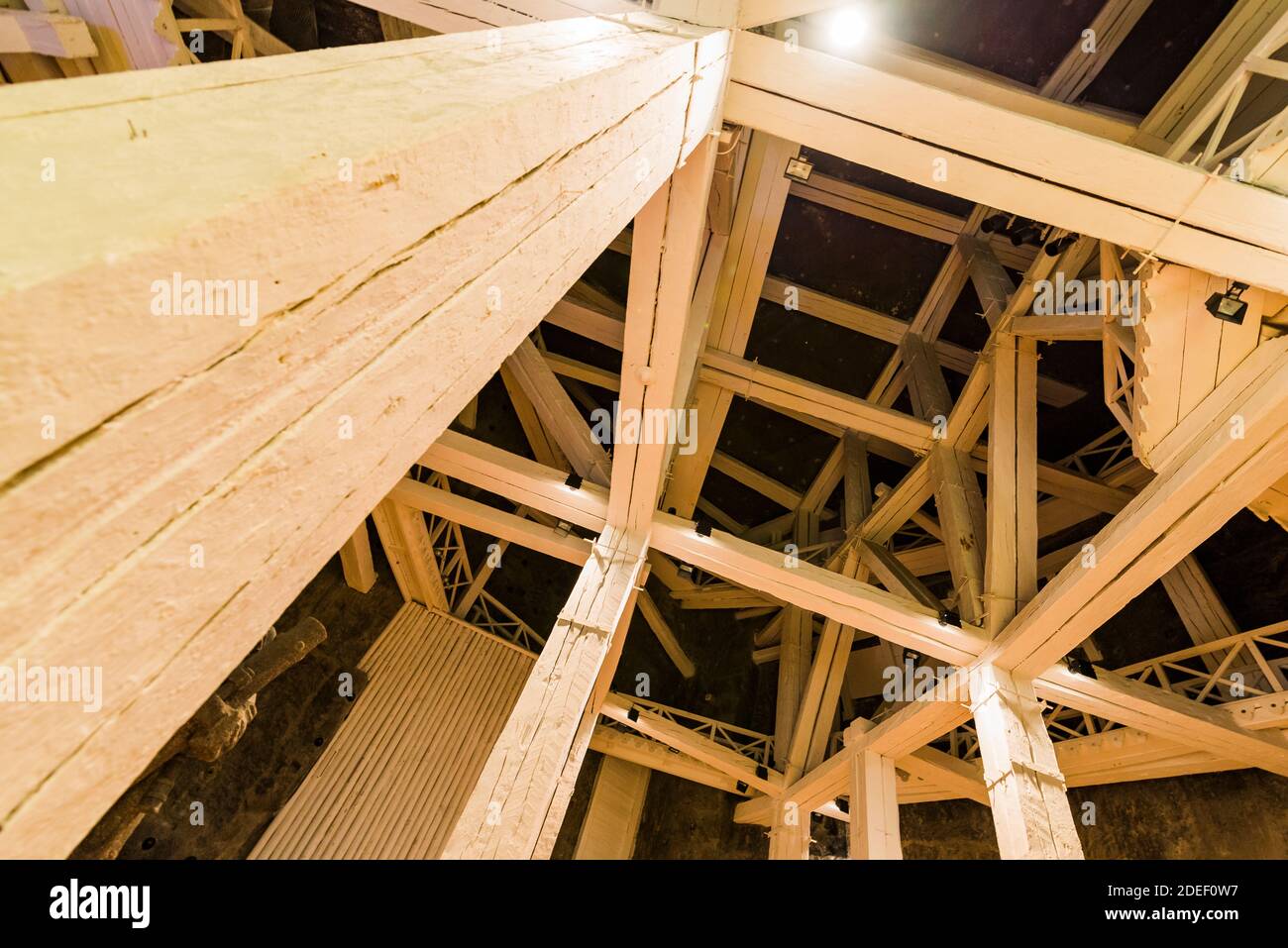 Holzstruktur in der Konstruktion verwendet. Das Holz wurde weiß mit Kalk lackiert, um Korrosion zu verhindern. Das Salzbergwerk Wieliczka in der Stadt Wieliczka, so Stockfoto