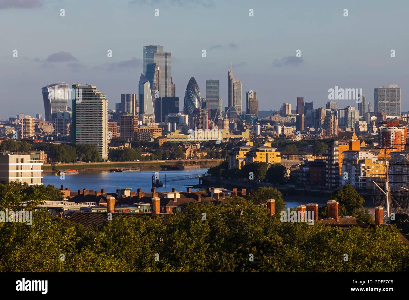 England, London, Greenwich, Blick auf London City Skyline vom Greenwich Park Stockfoto