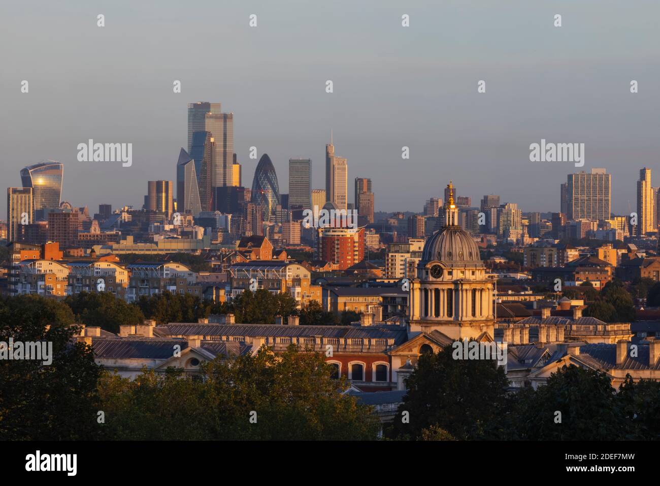 England, London, Greenwich, Blick auf London City Skyline vom Greenwich Park Stockfoto