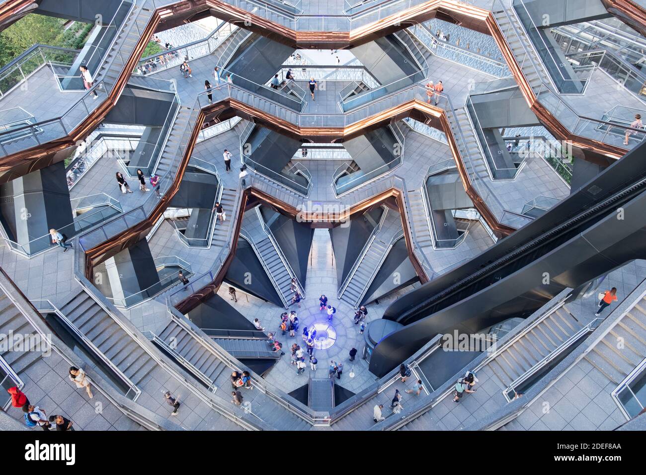 Blick auf die zahlreichen Treppen des Schiffes, New York Stockfoto