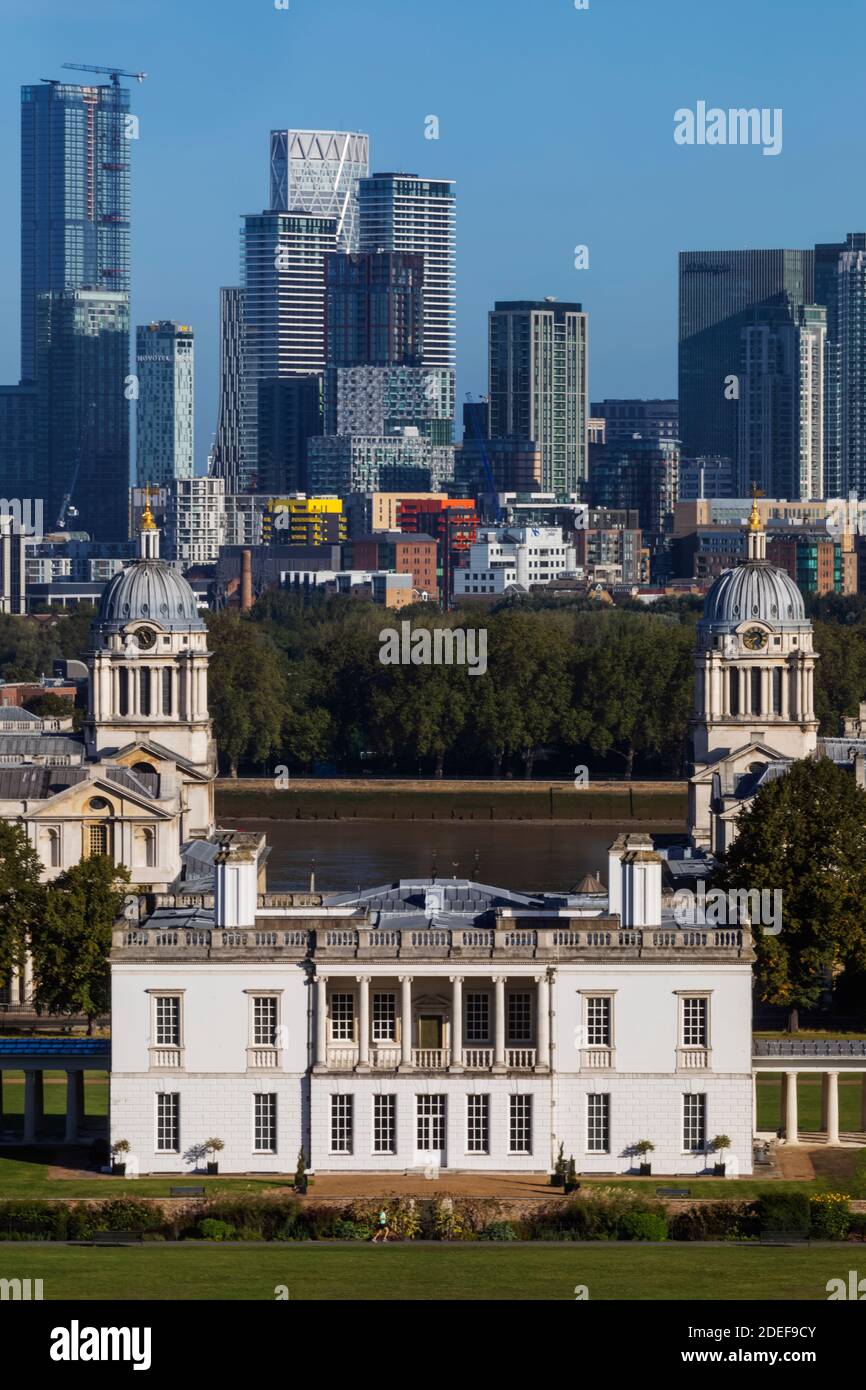 England, London, Greenwich, Blick auf das Queens House und die Docklands Skyline vom Greenwich Park Stockfoto