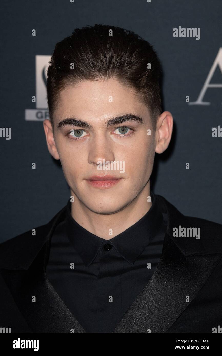 Verwunderlich Hero Fiennes Tiffin Cousins Bilder