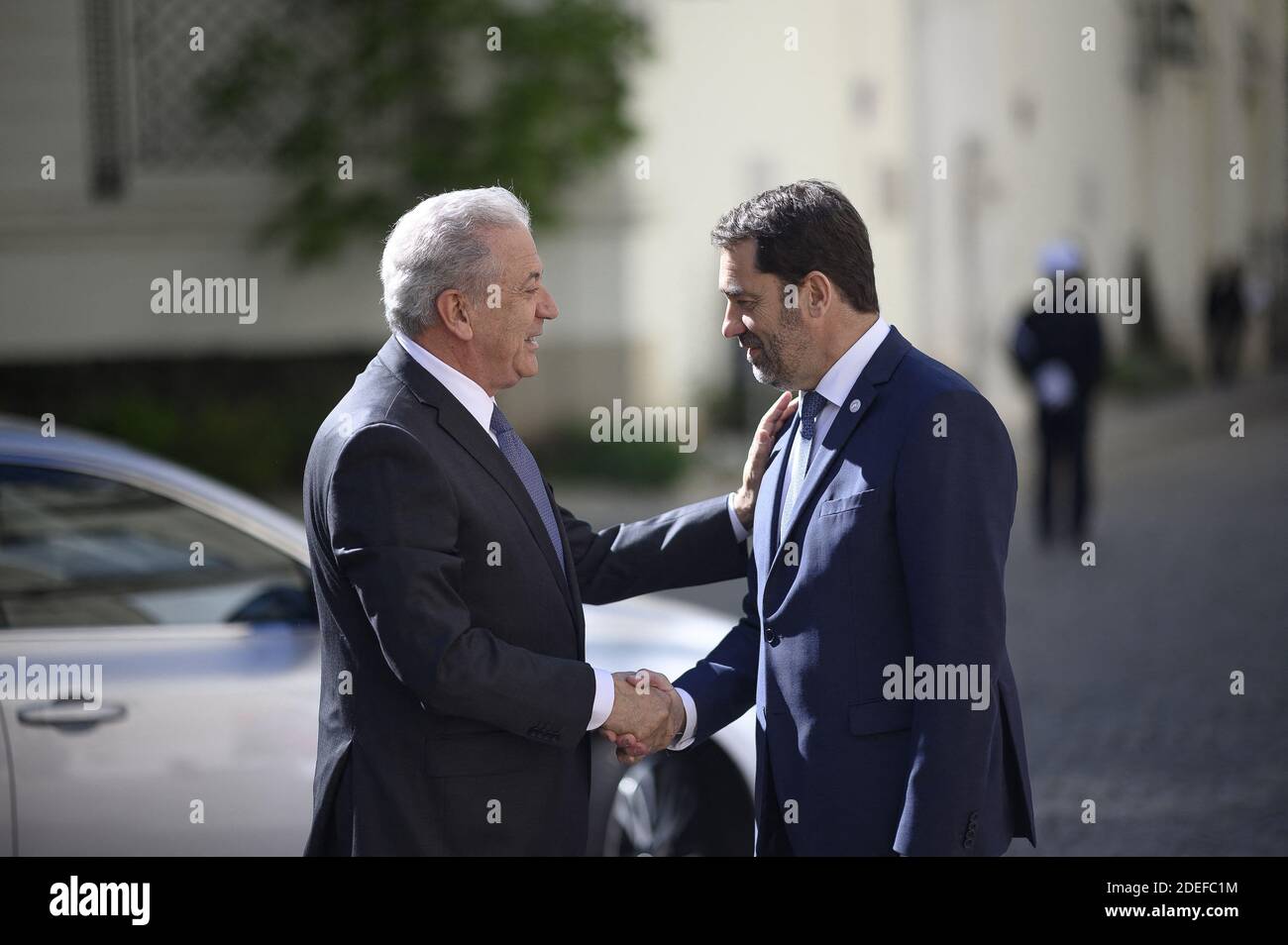 Der Kommissar für Migration, Inneres und Staatsbürgerschaft Dimitris Avramopoulos tritt neben dem französischen Innenminister Christophe Castaner zu einem Treffen im Innenministerium, Place Beauvau, in Paris am 4. April 2019Foto von Eliot Blondt/ABACAPRESS.COM Stockfoto