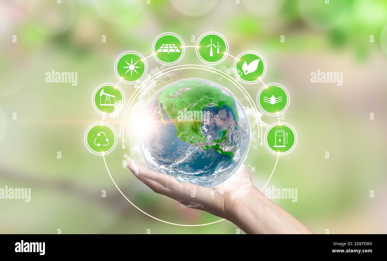 Hand halten Erde mit Recycling-Symbole und grünen Planeten. Öko-Konzept, Ökologie, saubere Energie und Umwelt. Elemente dieses Bildes, die von NA Stockfoto