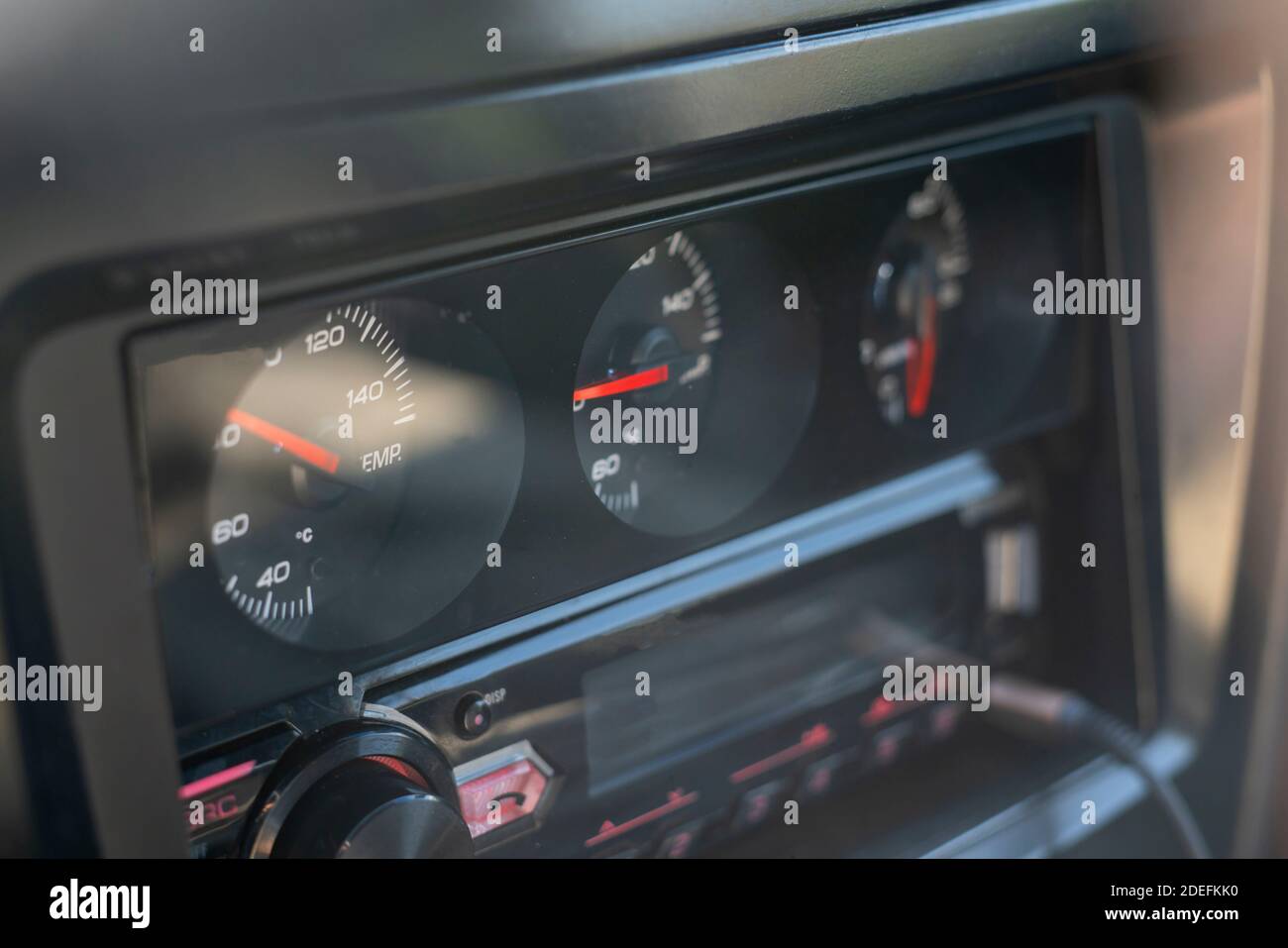 Auto armaturenbrett thermometer -Fotos und -Bildmaterial in hoher