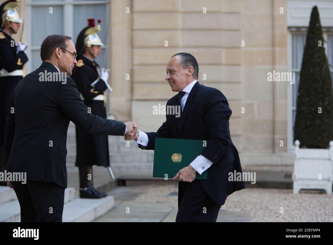 Botschafter aus 60 verschiedenen Ländern kommen am 12 2019. April im Elysee-Palast zur Zeremonie zur Übergabe der Beglaubigungsschreiben an den Präsidenten der französischen republik Emmanuel Macron in Paris ein. Foto von Raphaël Lafargue/ABACAPRESS.COM Stockfoto