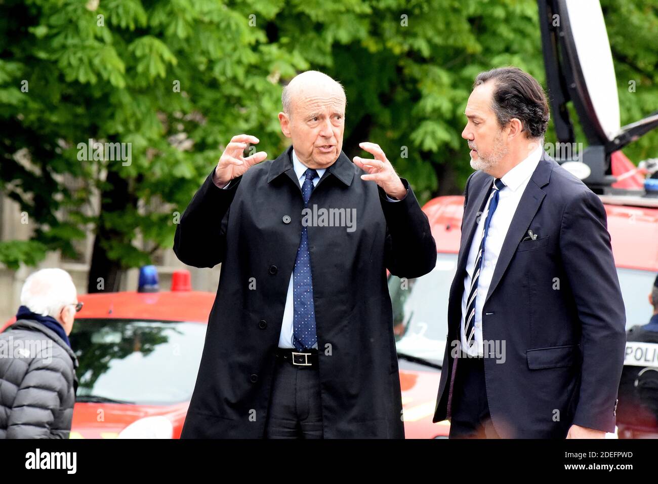 Alain Juppe, Mitglied des französischen Verfassungsrates (Conseil Constitutionnel), am Tag nach dem massiven Brand, der sein Dach verwüste, in Paris, Frankreich, am 16. April 2019. Foto von Patrice Pierrot/Avenir Pictures/ABACAPRESS.COM Stockfoto