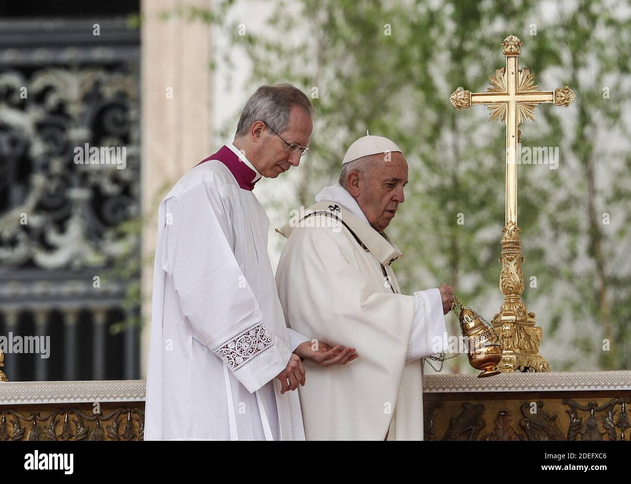 Papst Franziskus feiert die Ostermesse auf dem Petersplatz in der Vatikanstadt am 21. April 2019. Ostern wird weltweit von Christen gefeiert, um die Auferstehung Jesu von den Toten und das Fundament des christlichen Glaubens zu markieren.Foto: Giuseppe Lami/ANSA/ABACAPRESS.COM Stockfoto