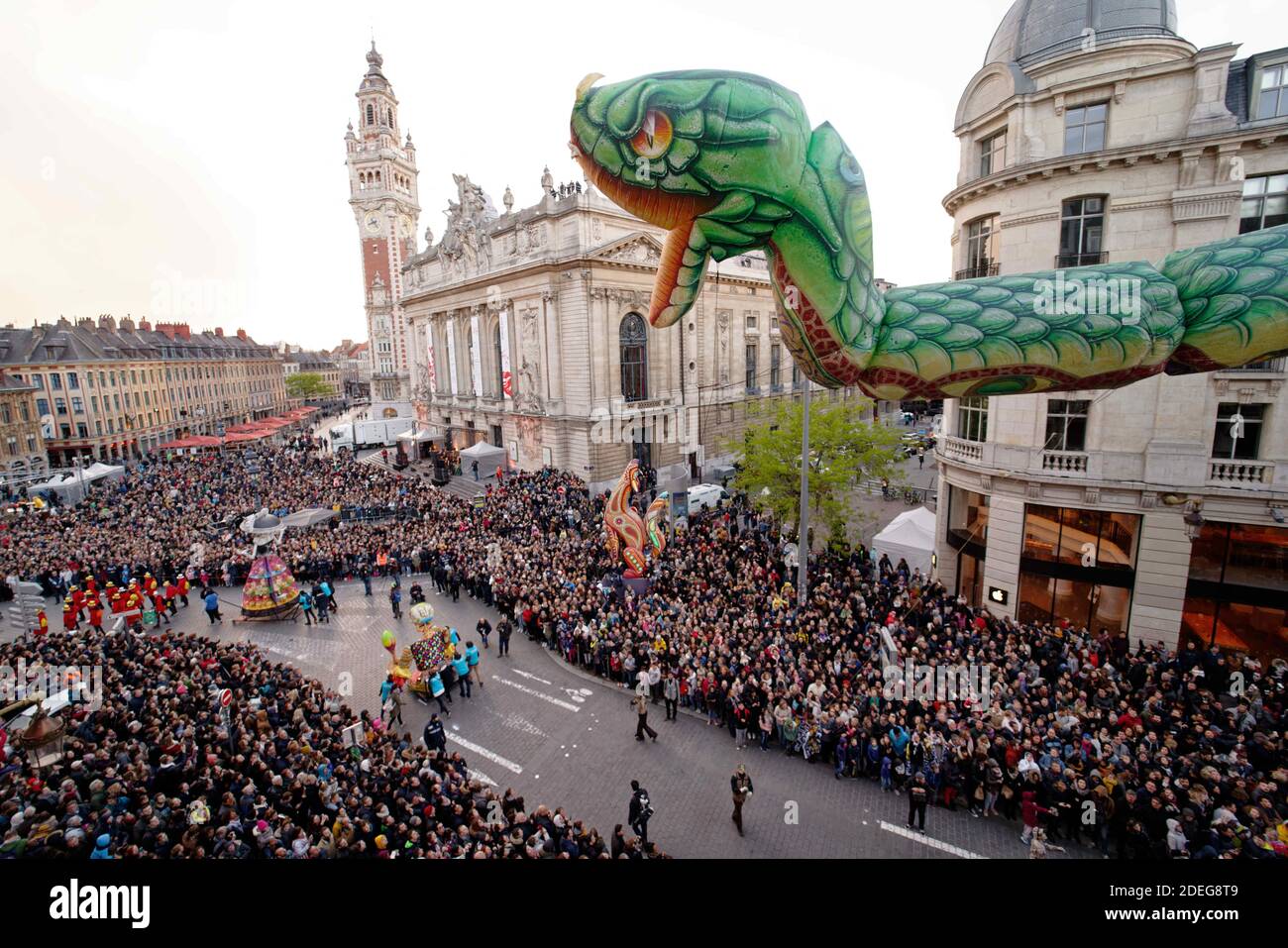 Künstler treten während der Eldorado Parade in Lille, Nordfrankreich, am 04. Mai 2019 während der Lille 3000 Veranstaltung auf, unter dem Motto "Mexiko". Foto von ABACAPRESS.COM Stockfoto