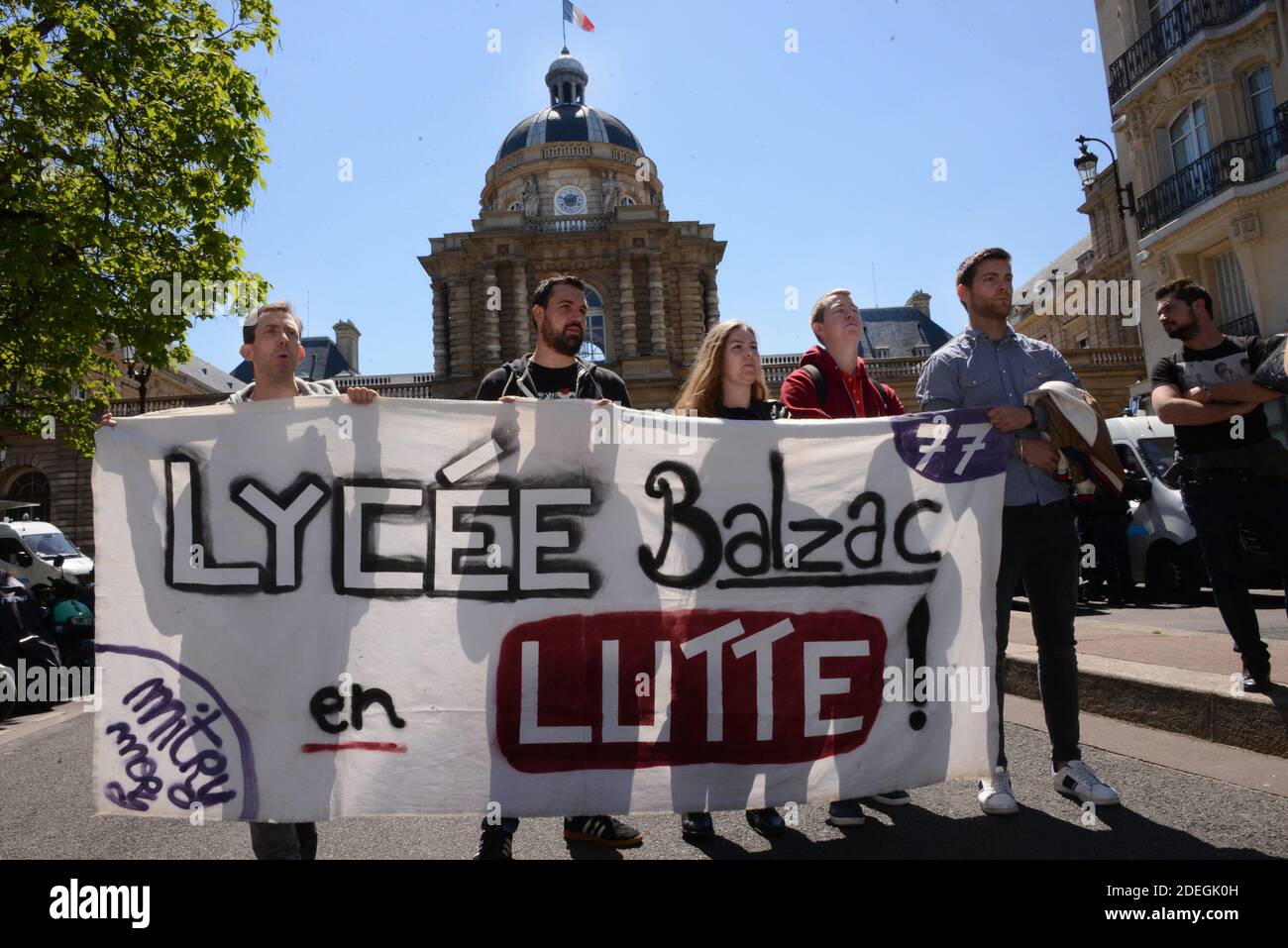 Bildungsgewerkschaften CGT, CNT und Sud Mitglieder und Studenten protestieren gegen Blanquers umstrittene Bildungsreform Gesetz vor dem Senat in Paris, Frankreich, am 14. Mai 2019. Blanquers "Vertrauen zurück in die Schulen"-Gesetzentwurf wurde von der Nationalversammlung im Februar verabschiedet und geht am Dienstag vor die Senatoren. Foto von Albert Bouxou/Avenir Pictures/ABACAPRESS.COM Stockfoto