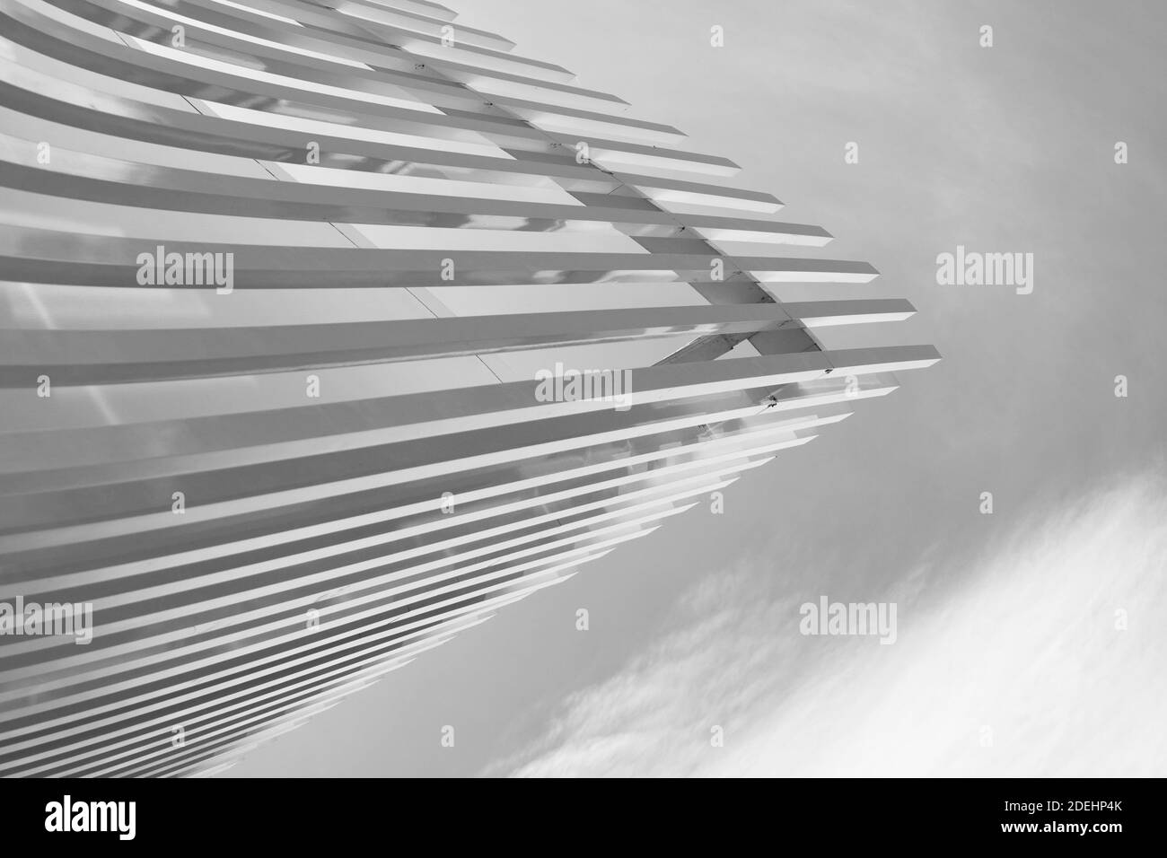 Weiß grau Kurve Linie abstrakte Struktur Moderne Minimalismus Architektur Hintergrund Stockfoto