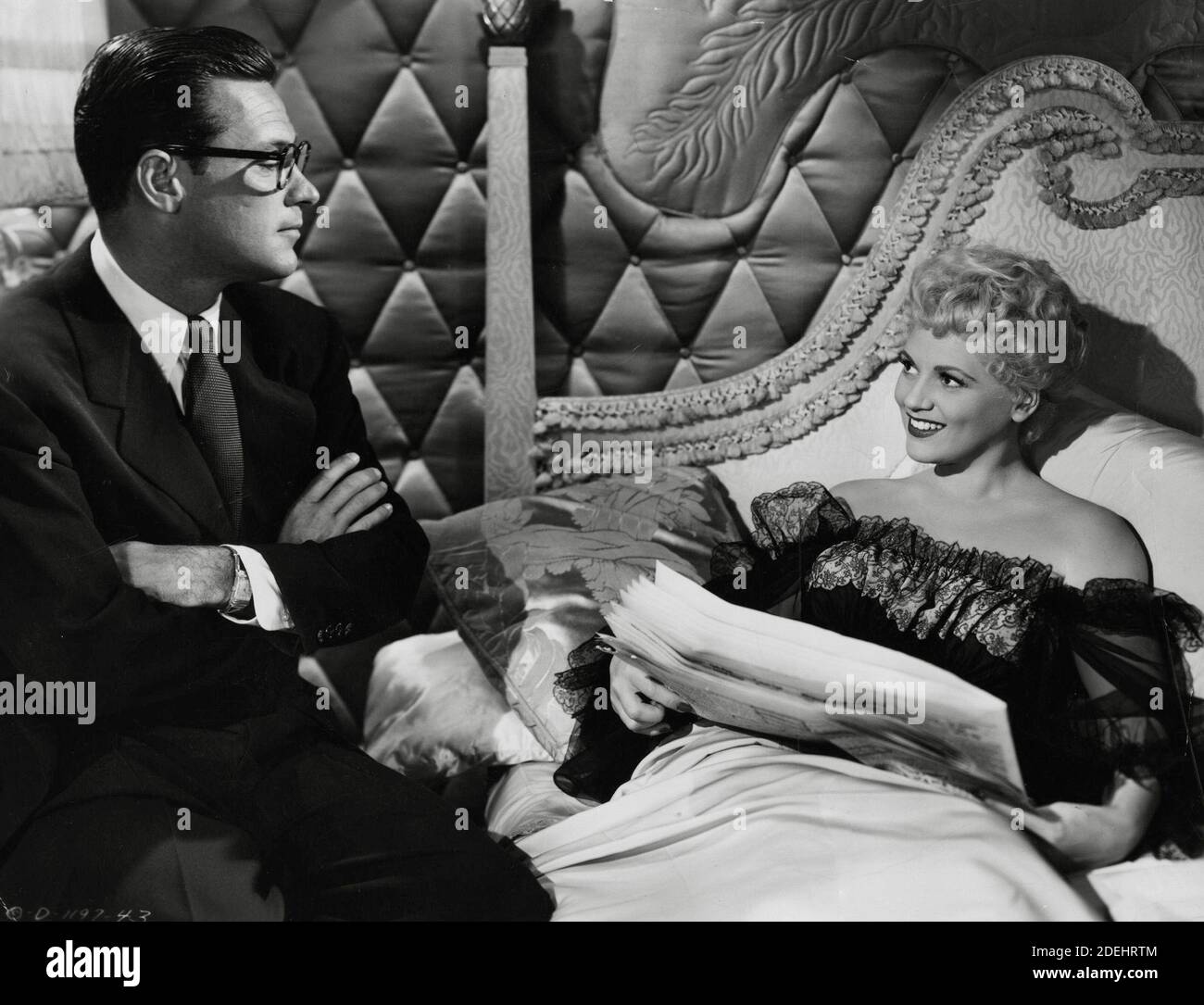 William Holden, Judy Holliday, 'Born Yesterday' (1950) Columbia Bilder / Aktenzeichen # 34000-853THA Stockfoto