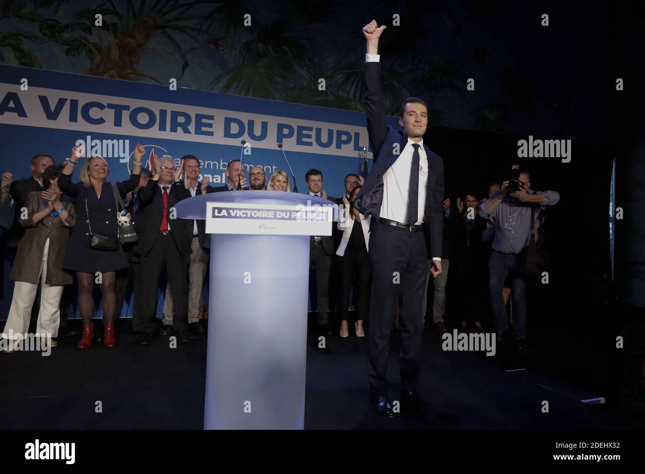 Marine Le Pen, Präsidentin von "Rassemblement National", und Jordan Bardella, Leiter der Europawahlliste, die die Ergebnisse der Europawahlen in Paris, Frankreich, am 26. Mai 2019 bekannt gibt. Foto von Henri Szwarc/ABACAPRESS.COM Stockfoto