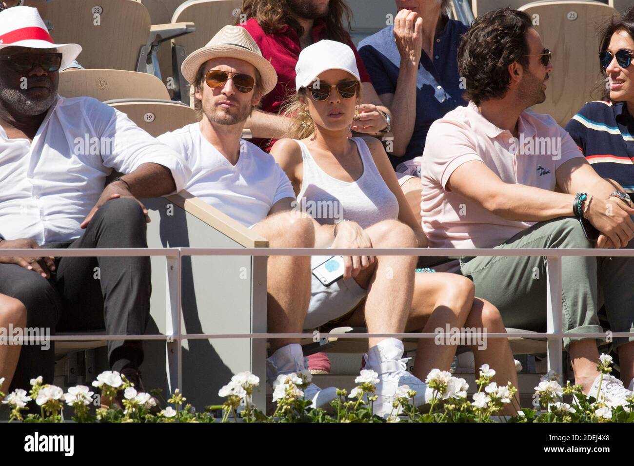 Philippe Lacheau und seine Frau Elodie Fontan stehen während der French Tennis Open in der Roland-Garros Arena am 02. Juni 2019 in Paris, Frankreich. Foto von Nasser Berzane/ABACAPRESS.COM Stockfoto