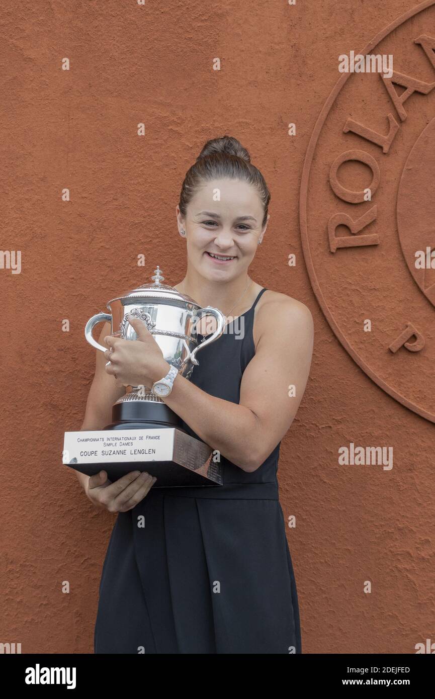 Ashleigh Barty aus Australien(AUS) Gewinner 2019 in einer Fotozelle beim French Tennis Open Day 15 in der Roland-Garros Arena am 09. Juni 2019 in Paris, Frankreich. Foto von ABACAPRESS.COM Stockfoto