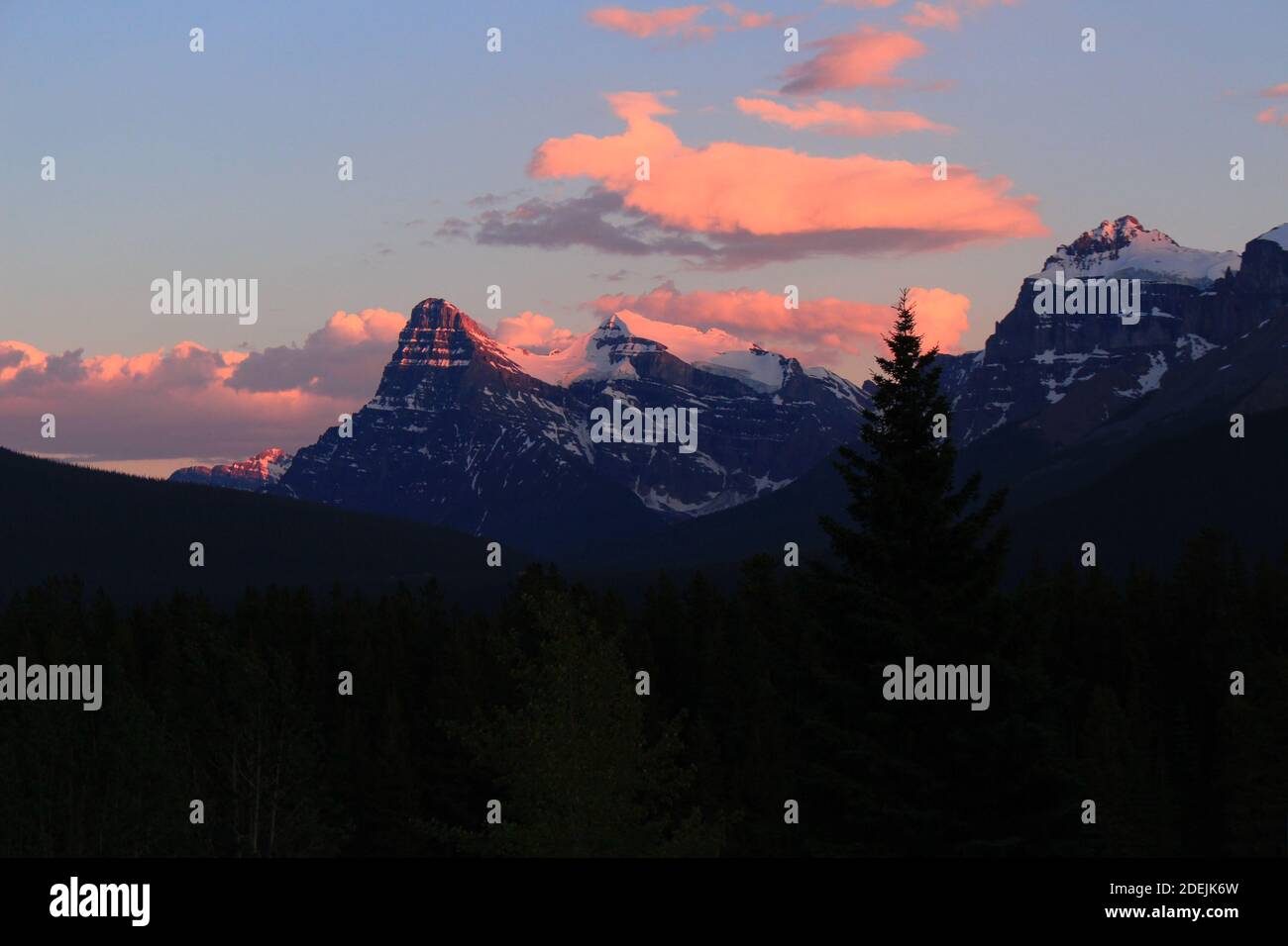 Sonnenuntergang über dem Berg Chephren und der Weißen Pyramide Stockfoto