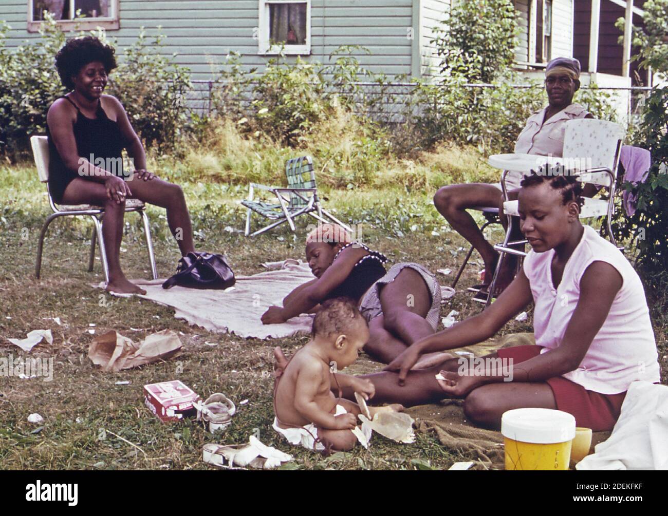 1970er Foto (1973) - Rand WV; mit einem Großteil der Bevölkerung lebt in Armut; hat viele unbefestigte Straßen und minderwertigen Häusern und gezackte Autos Stockfoto