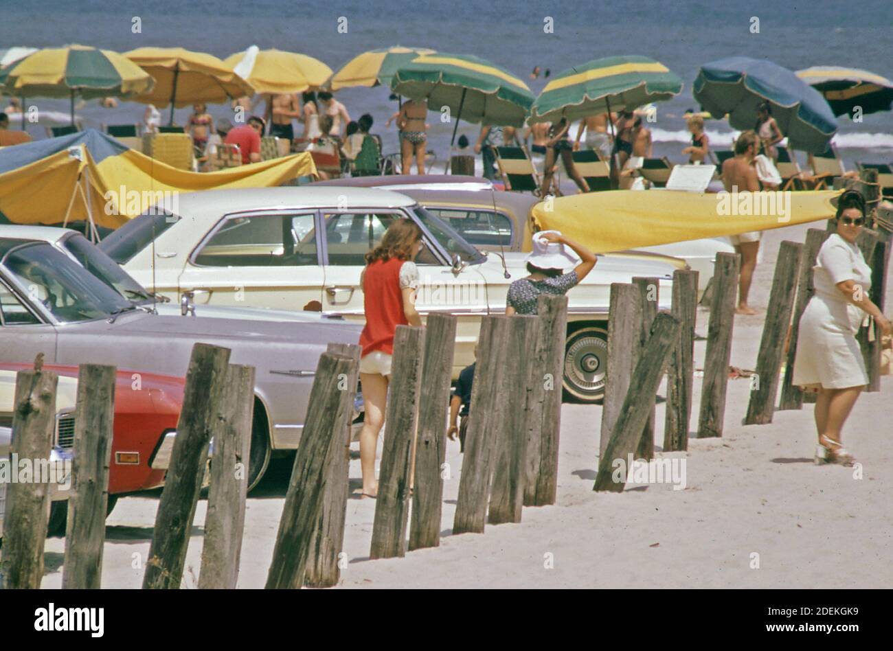 Foto der 1970er Jahre (1973) - Wind, Sand und Autos - stewart, oder East Beach, auf Galveston Island' Stockfoto