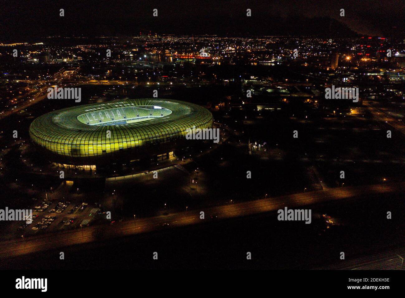 Danzig, Polen. November 2020. (ANMERKUNG DER REDAKTION: Aufnahme mit einer Drohne)Energa Stadion vor dem Spiel von PKO Ekstraklasa zwischen Lechia Danzig und Lech Poznan in Danzig gesehen. Danzig wird Gastgeber des UEFA Europa League Finales im Jahr 2021 sein. Kredit: SOPA Images Limited/Alamy Live Nachrichten Stockfoto