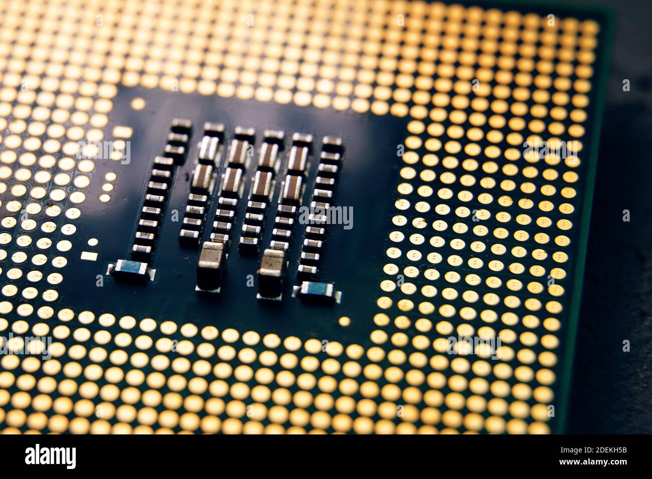 Konzept zur Weiterentwicklung der Mikroprozessortechnologie. Nahaufnahme des CPU-Chip-Computerprozessors. Selektiver Fokus. Stockfoto