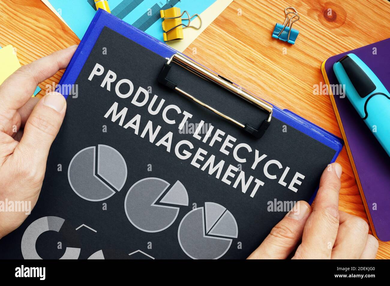 Dokumente für Product Lifecycle Management PLM und Diagramme. Stockfoto