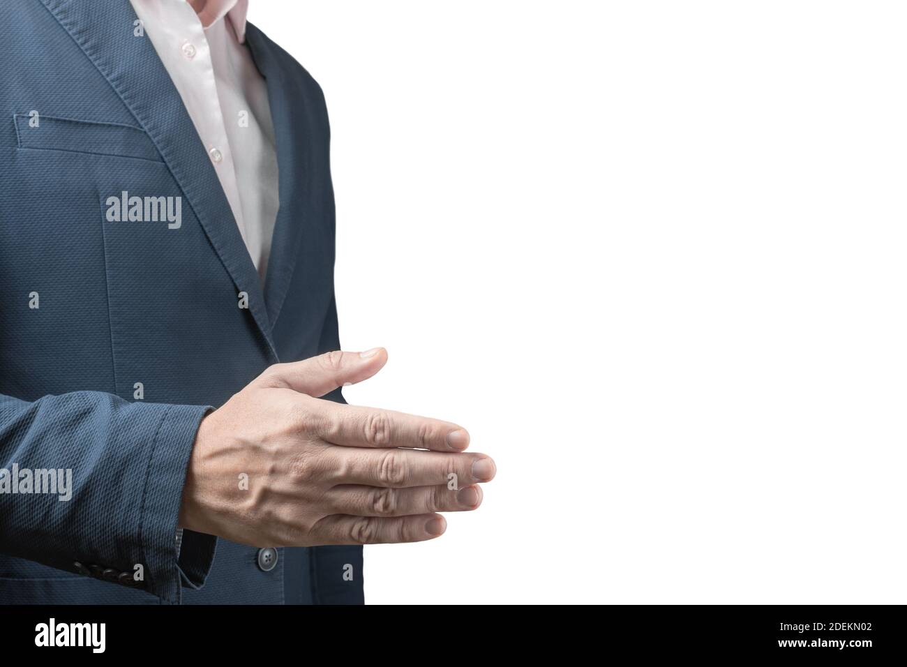 Geschäftsmann in einem Anzug hält seine Hand für einen Handschlag. Isoliert auf weißem Hintergrund. Geschäftsmann in einem Anzug streckte seine rechte Hand aus, um eine Hand zu tun Stockfoto