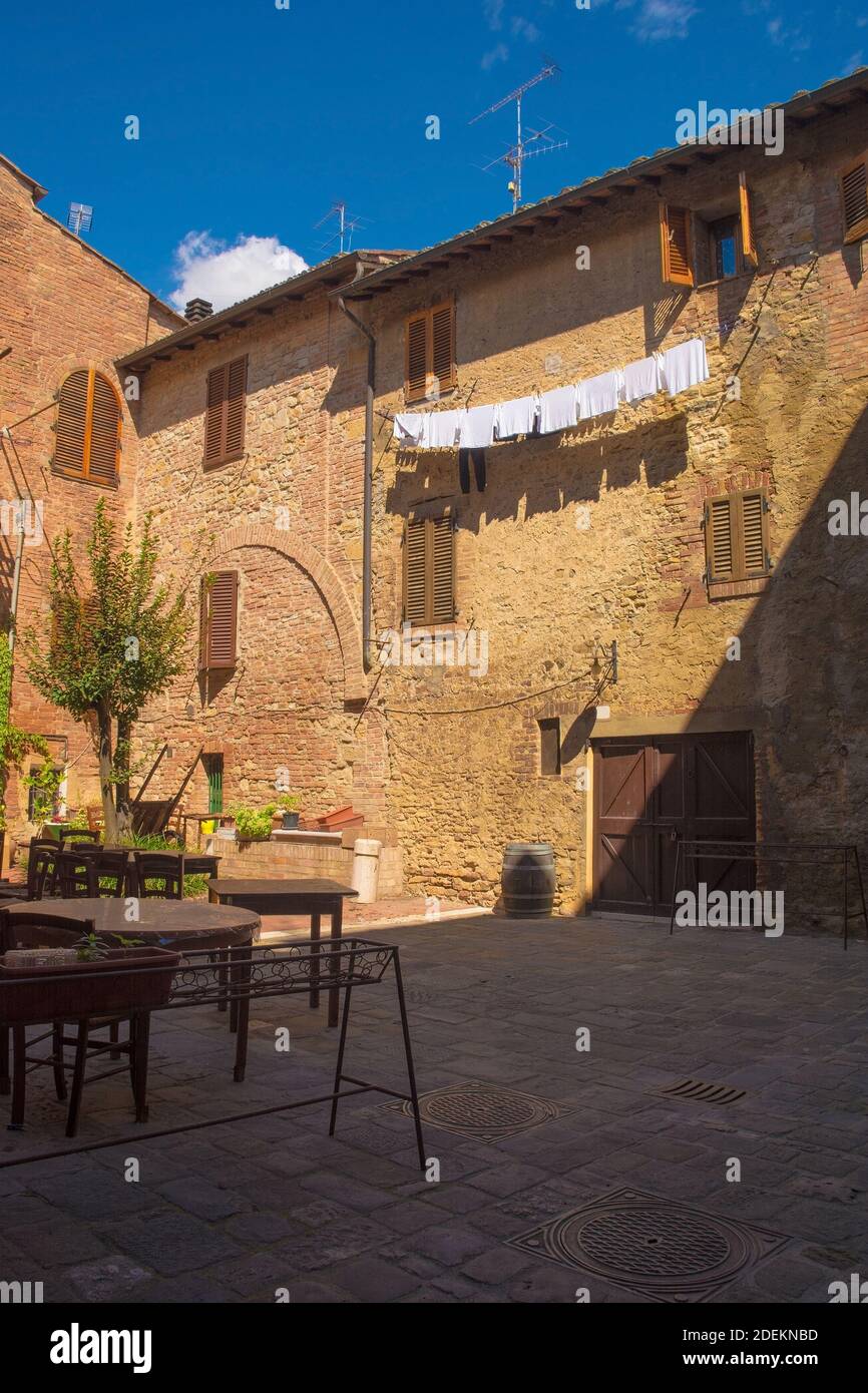 Wohngebäude im historischen mittelalterlichen Dorf Buonconvento, Provinz Siena, Toskana, Italien Stockfoto