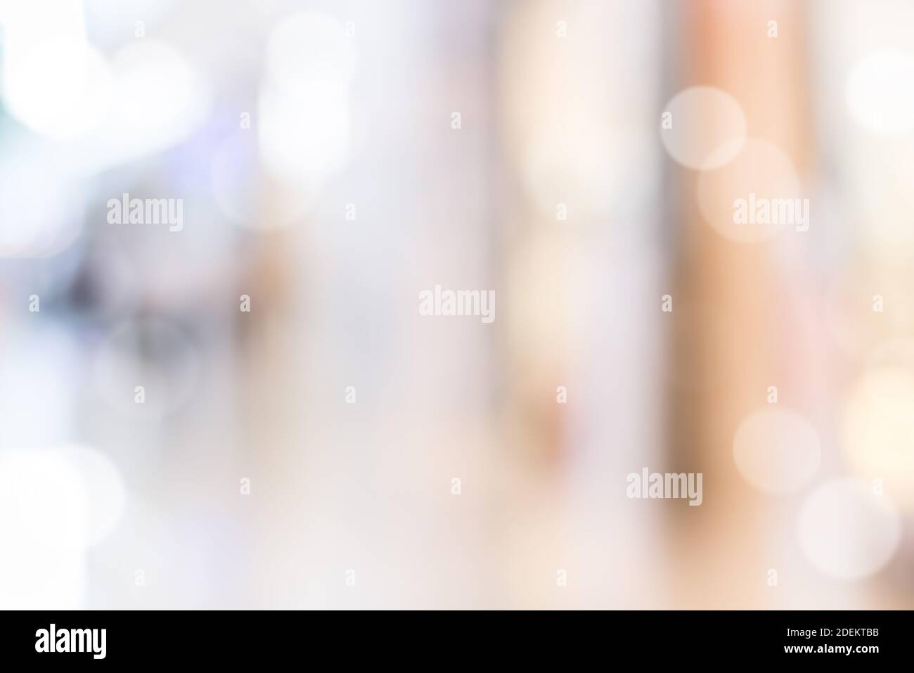 Schöne abstrakte unscharf einfachen hellbraunen Hintergrund mit weiß glänzend Bokeh Stockfoto