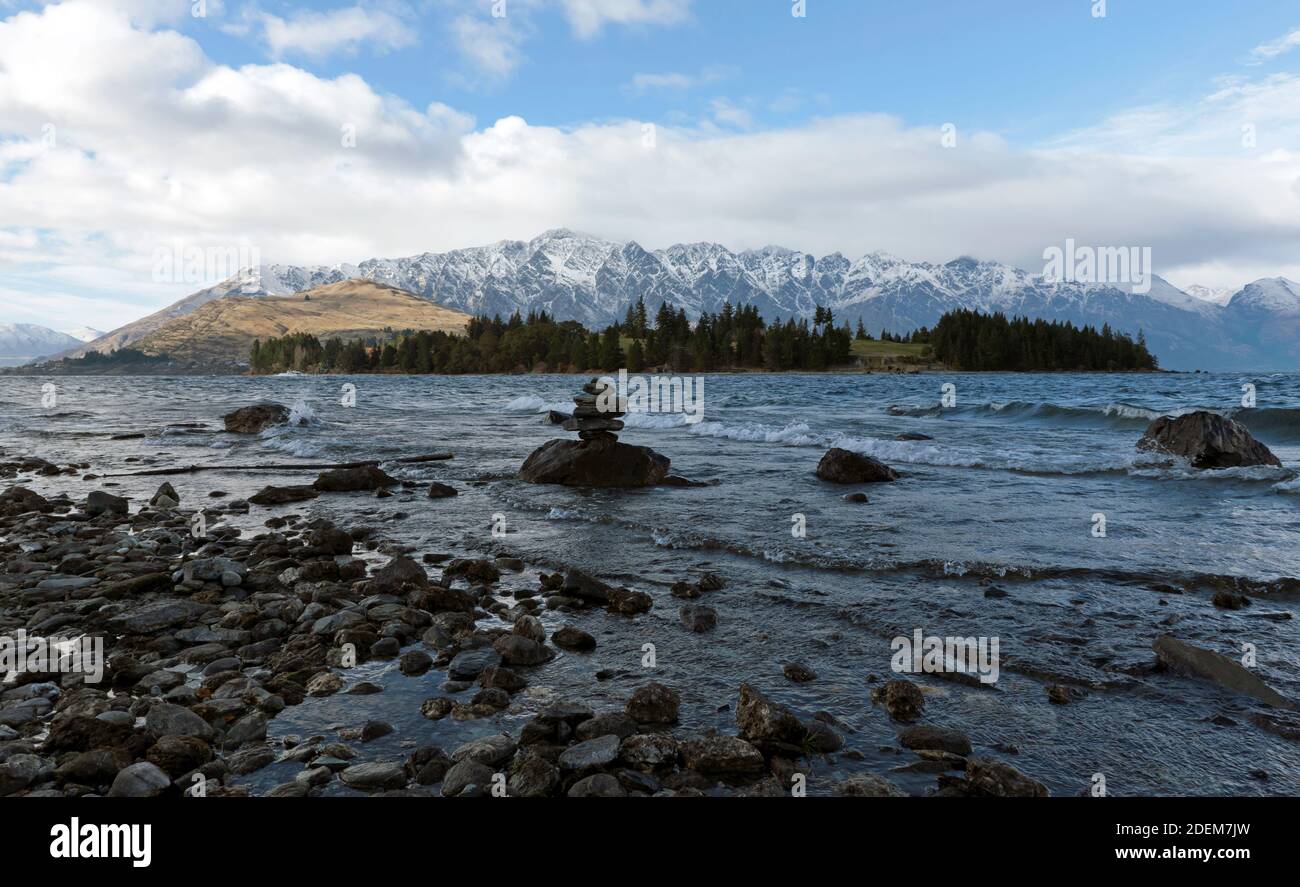 Blick auf den Lake Wakatipu von Queenstown Gardens, Queenstown, South Island, Neuseeland Stockfoto