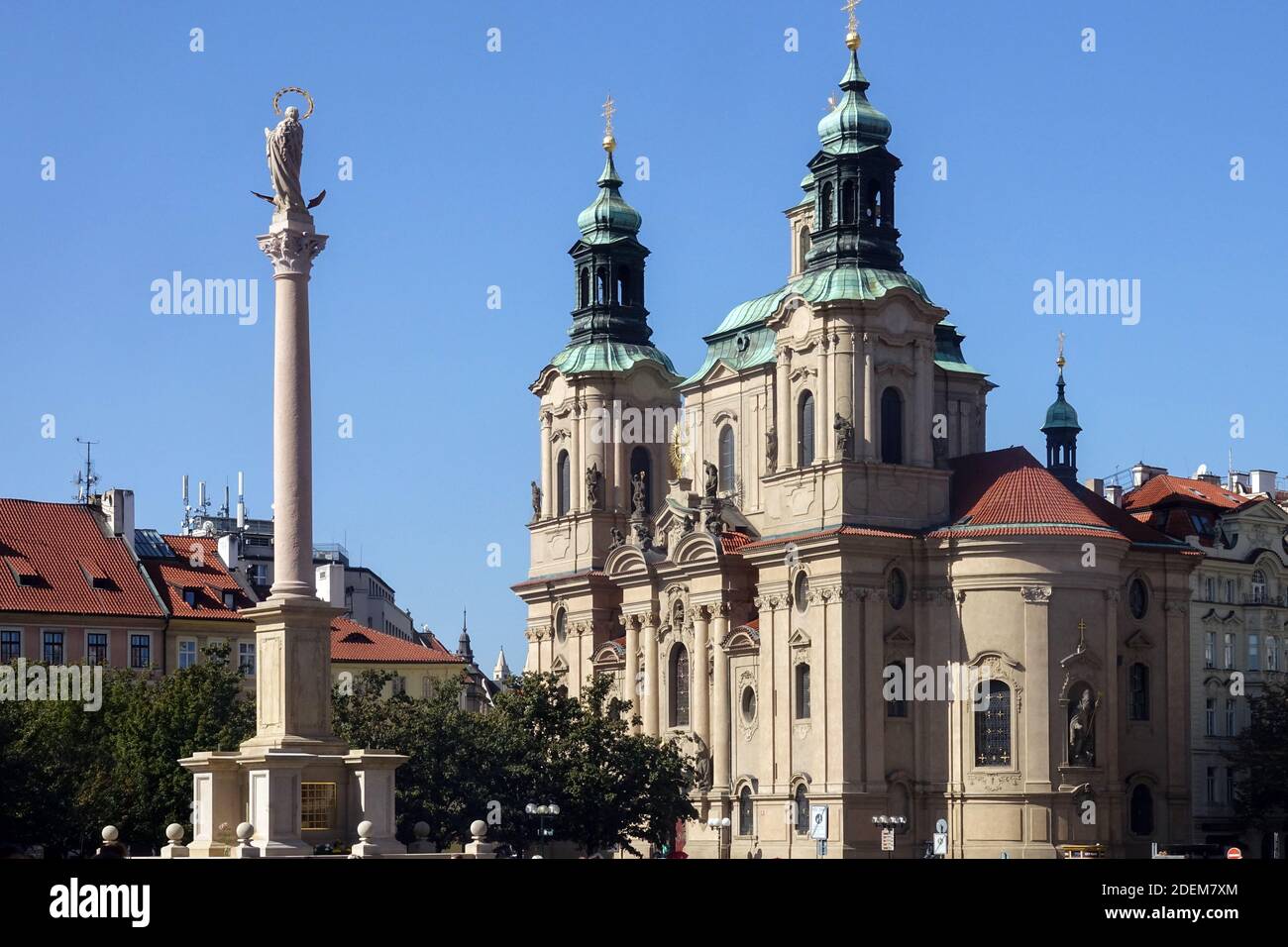 Mariensäule auf dem Altstädter Ring Prager Nikolaikirche Stockfoto