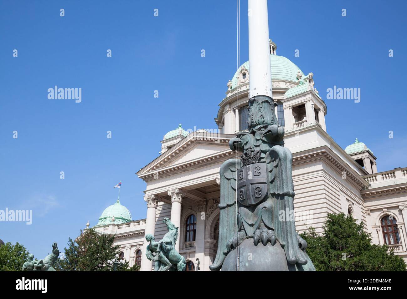 Haupteingang der Nationalversammlung der Republik Serbien in Belgrad. Auch als Narodna Skupstina bekannt, so ist der Sitz der Nationalversammlung Stockfoto