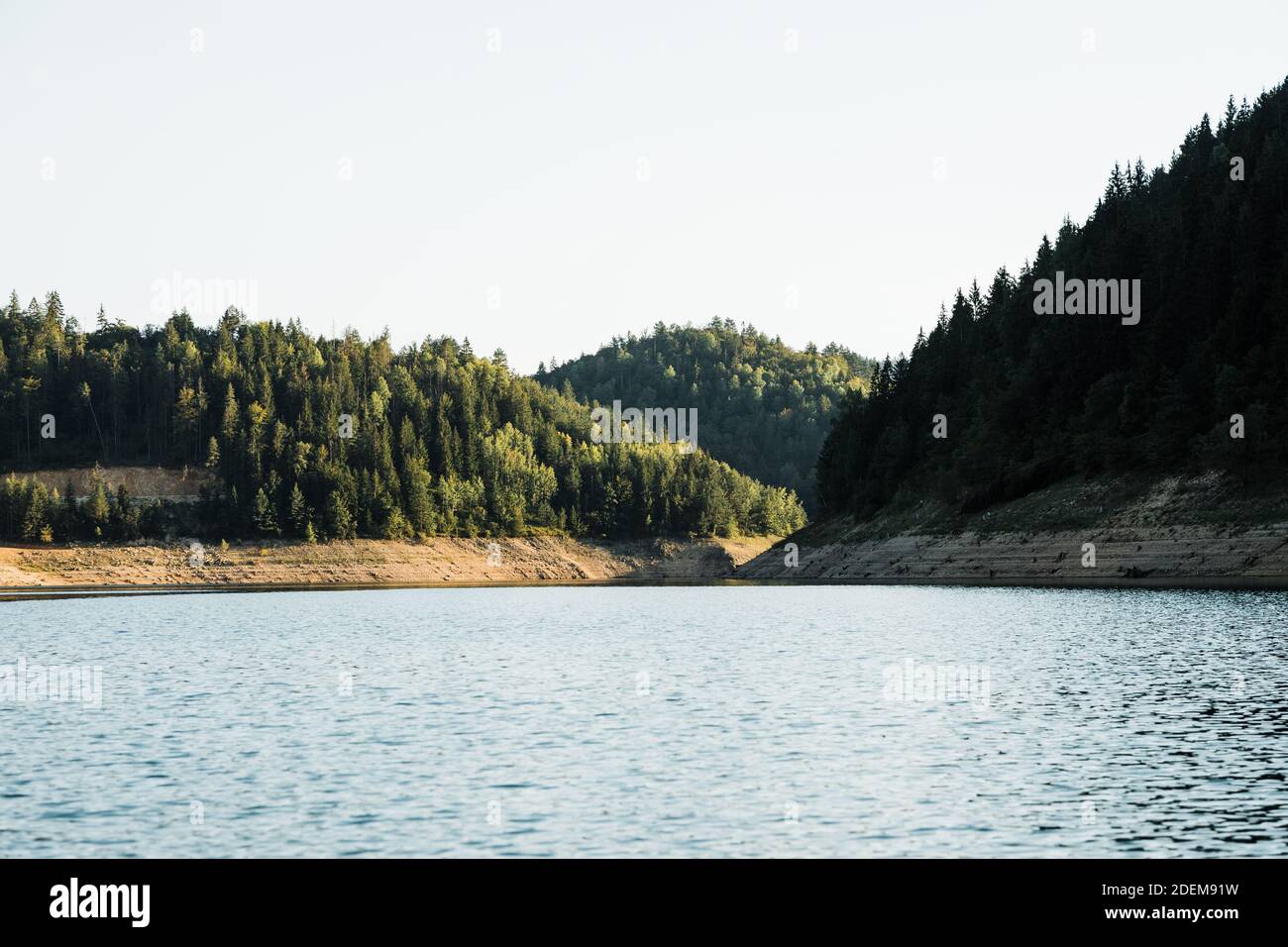 Landschaftsansicht des Bergsees Stockfoto