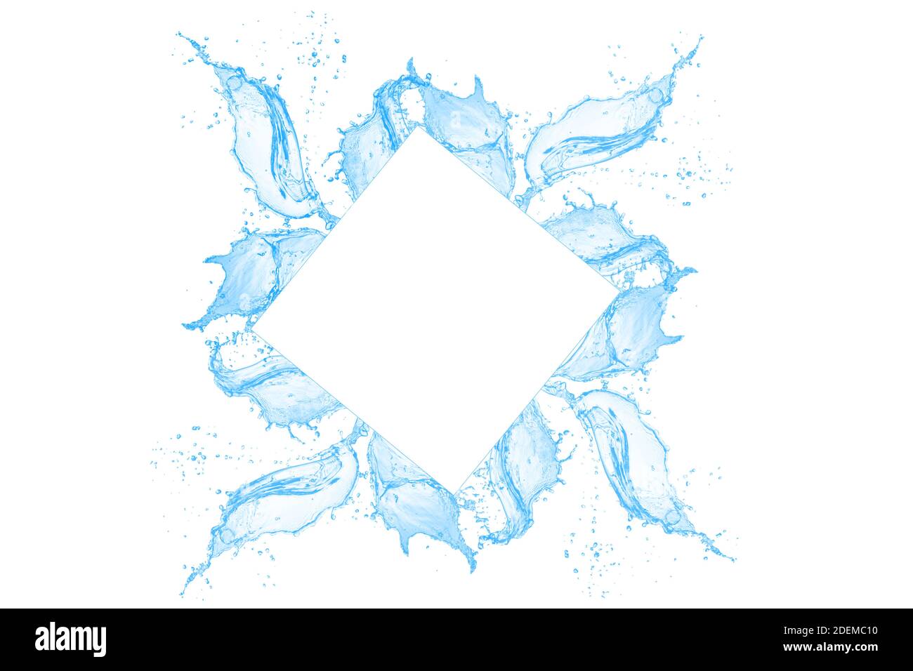 Wasserquadrat Splash isoliert auf weißem Hintergrund. Abstrakte Nahaufnahme Form mit freiem Platz für Text. Stockfoto