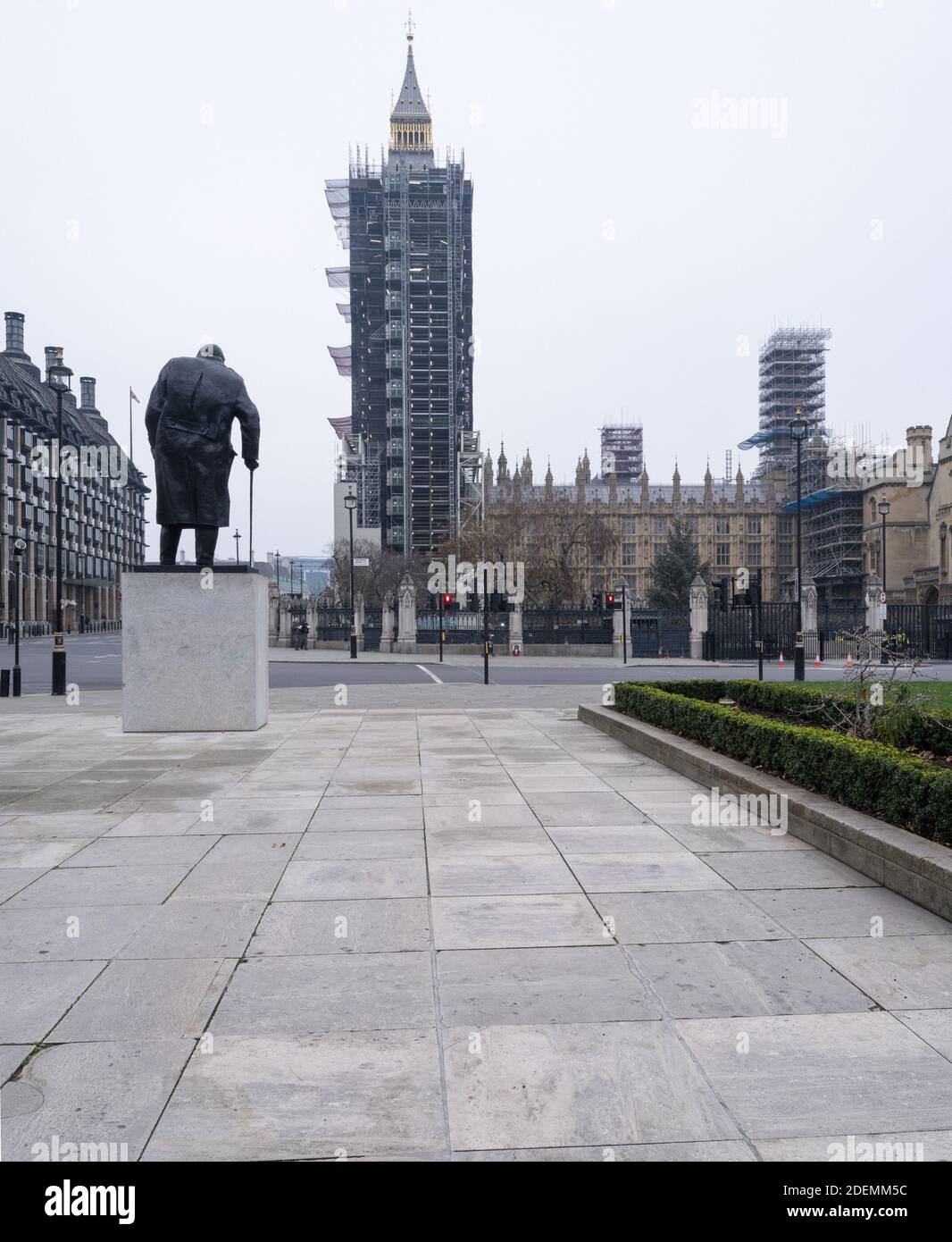 GROSSBRITANNIEN / England / London / Parliament Square churchill Statue und Big Ben . Stockfoto