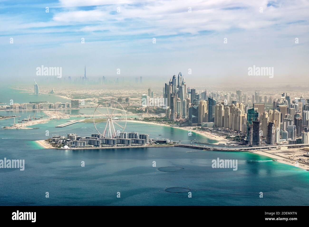 Luftaufnahme von Dubai Marina Skyline mit Dubai Eye Riesenrad, Vereinigte Arabische Emirate Stockfoto