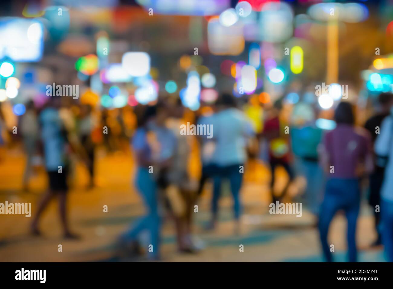 Verschwommene Touristen Menschen zu Fuß Straße Markt Hintergrund für aktuelle Inhalte Werbung für Produkt- oder Texthintergrund Stockfoto