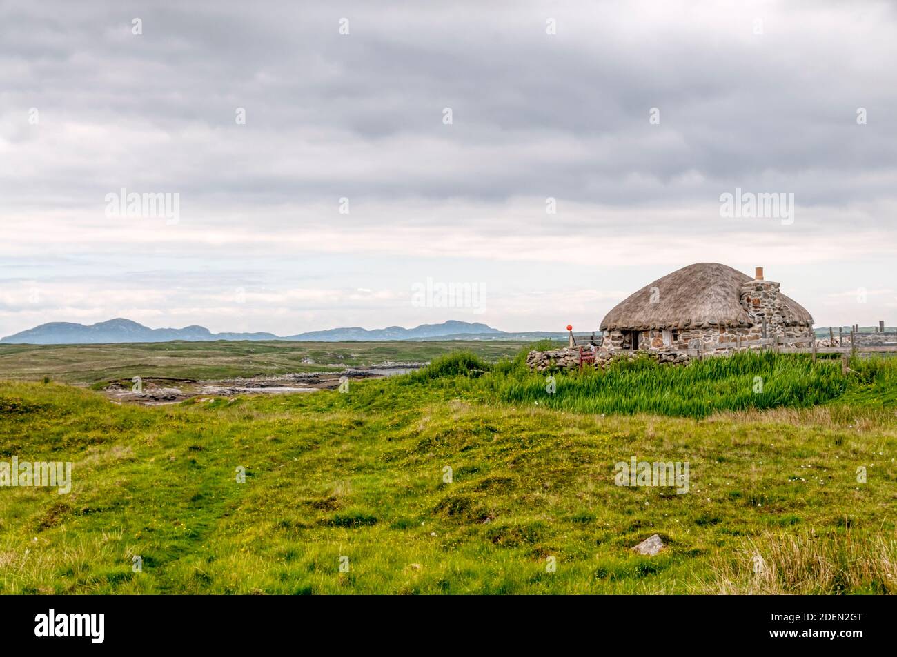 Strohgedeckte Schauerspiele in der Nähe von Cairinis auf North uist in den Äußeren Hebriden. Stockfoto