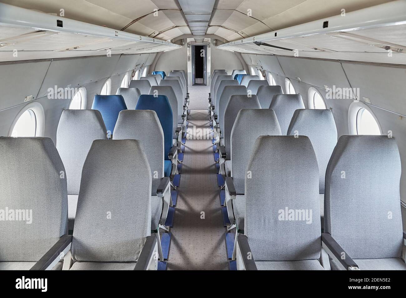 Luftlandedissitze innen alte Sitze Stockfoto