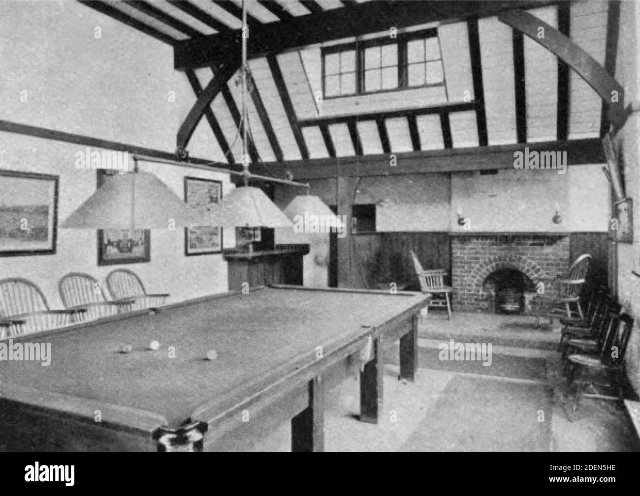 Vintage-Foto des Skittles Inn, Letchworth ein verlorenes Pub von England. Innenansicht des Erholungsgebiets. Stockfoto