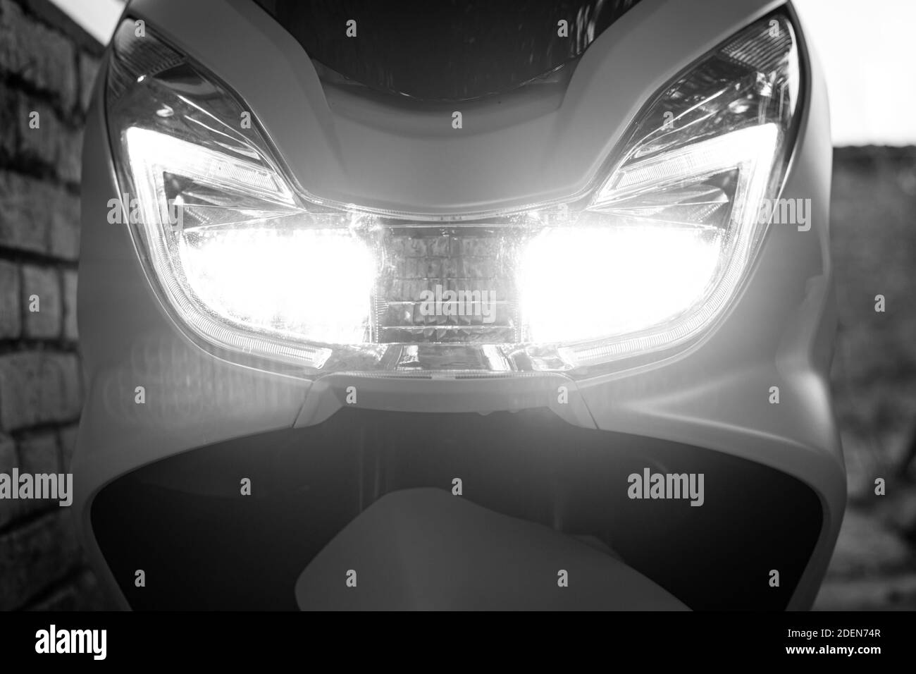Vordere Weisse Scheinwerfer Schwarzweiss Stockfotos Und Bilder Alamy Vordere Weisse Scheinwerfer Schwarzweiss Stockfotos Und Bilder Alamy