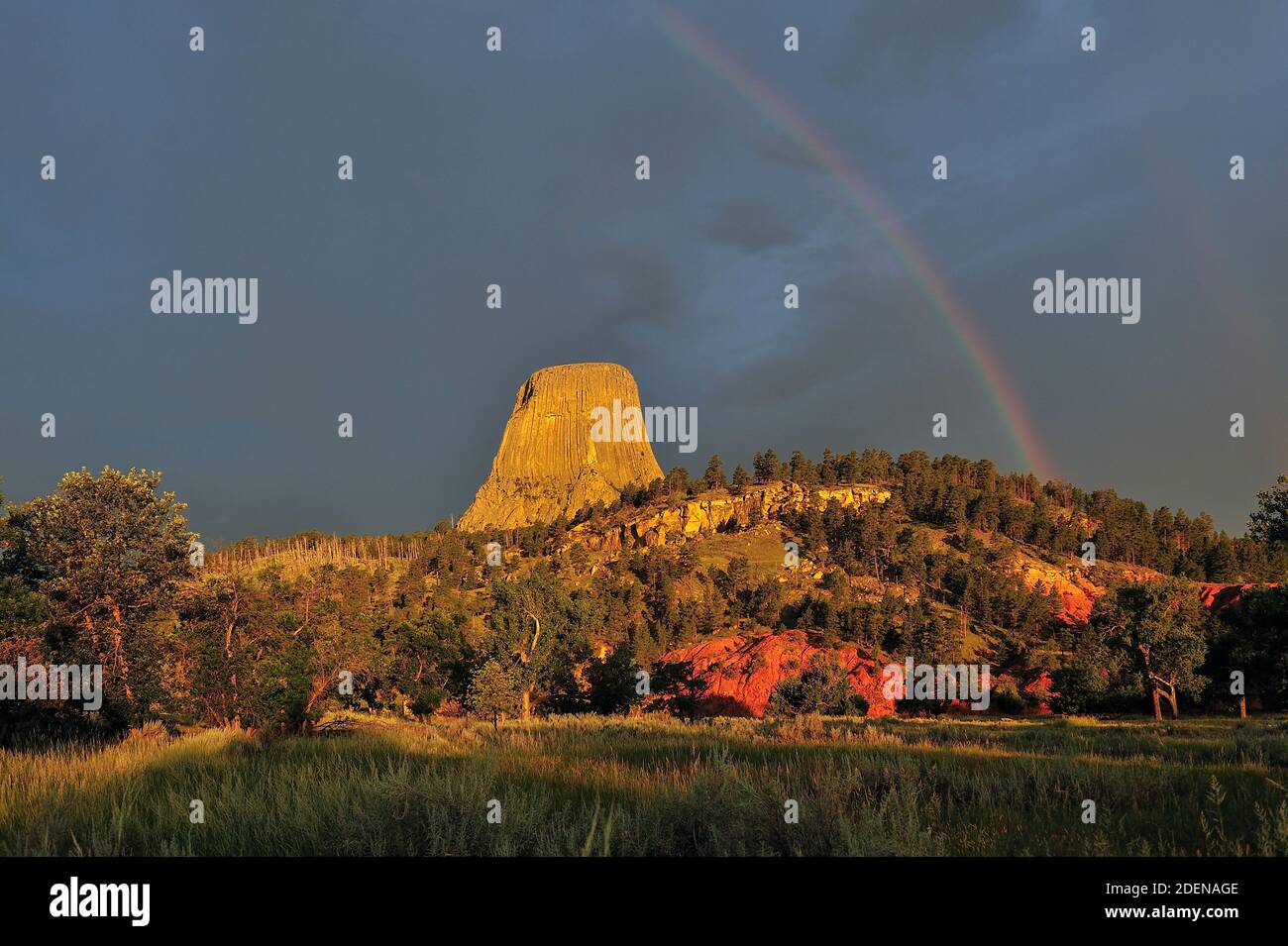 USA, Black Hills, Wyoming, Crook County, Devils Tower, National Monument, Regenbogen Stockfoto