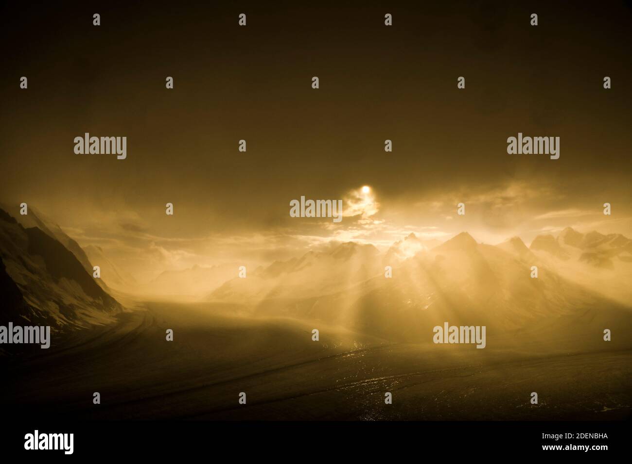 Blick von der Konkordiahütte auf den Aletschgletscher Stockfoto