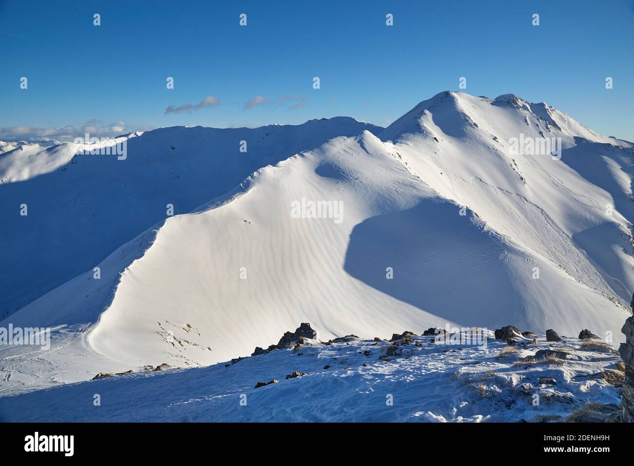 Berge mit Schnee bedeckt Stockfoto