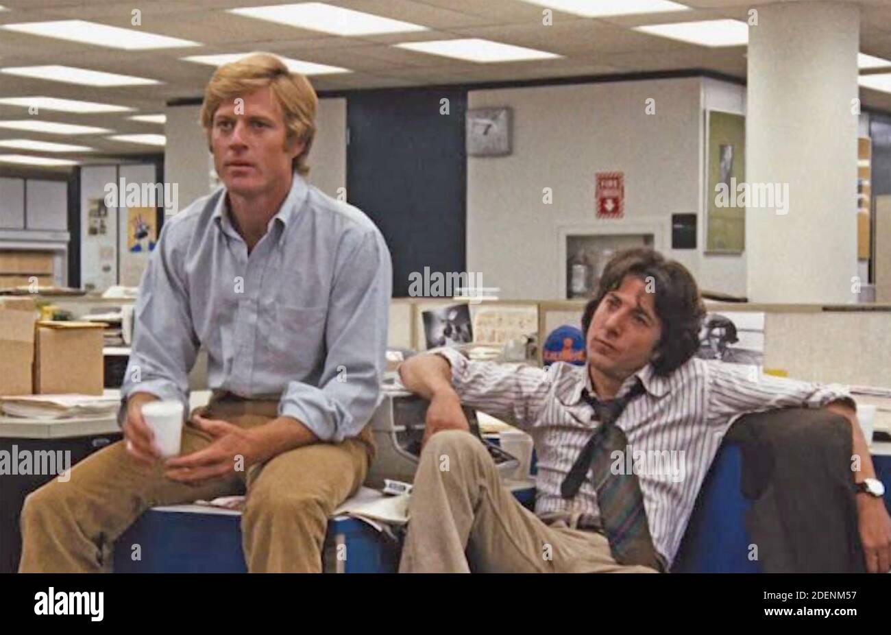 ALLE MÄNNER DES PRÄSIDENTEN 1976 Warner Bros Film mit Robert Redford auf der linken Seite und Dustin Hoffman Stockfoto