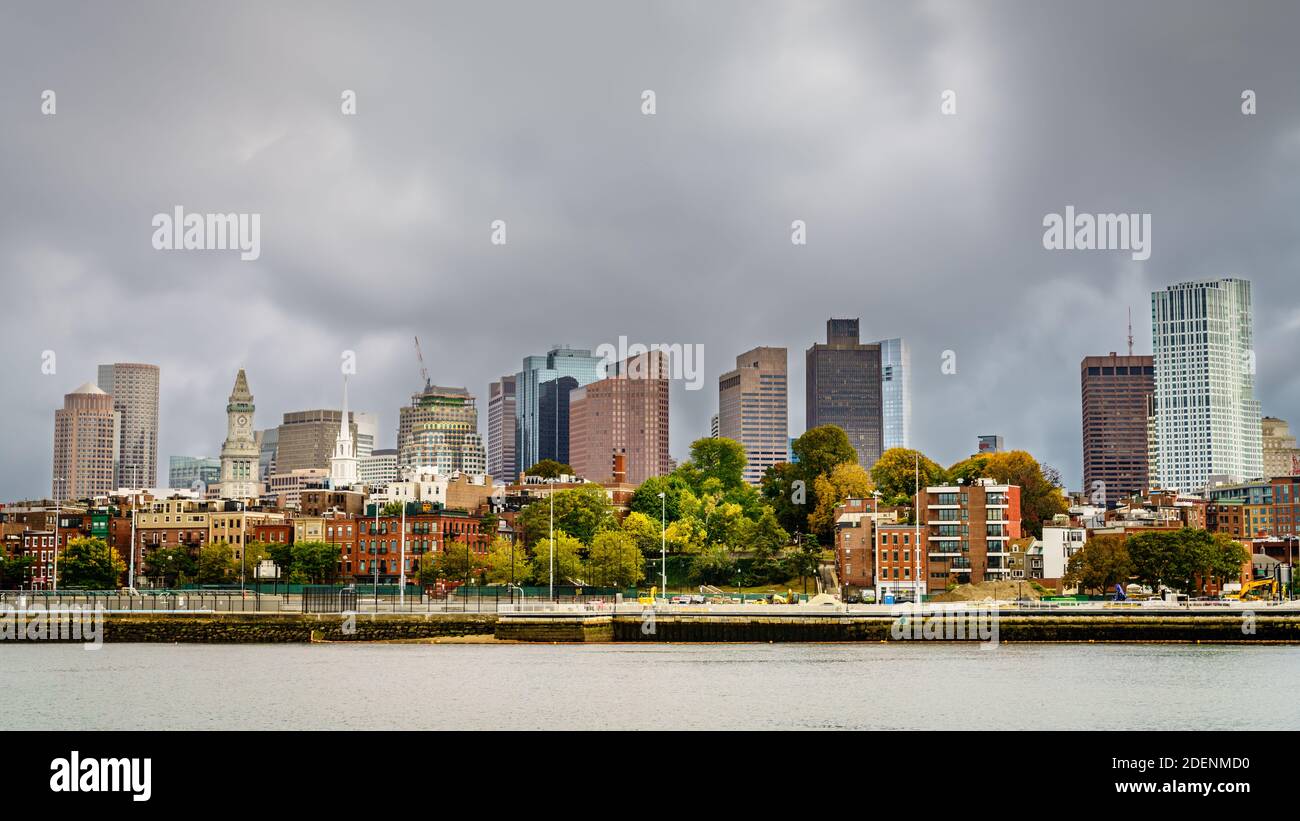 Blick auf die Skyline von Boston vom Charles River Stockfoto