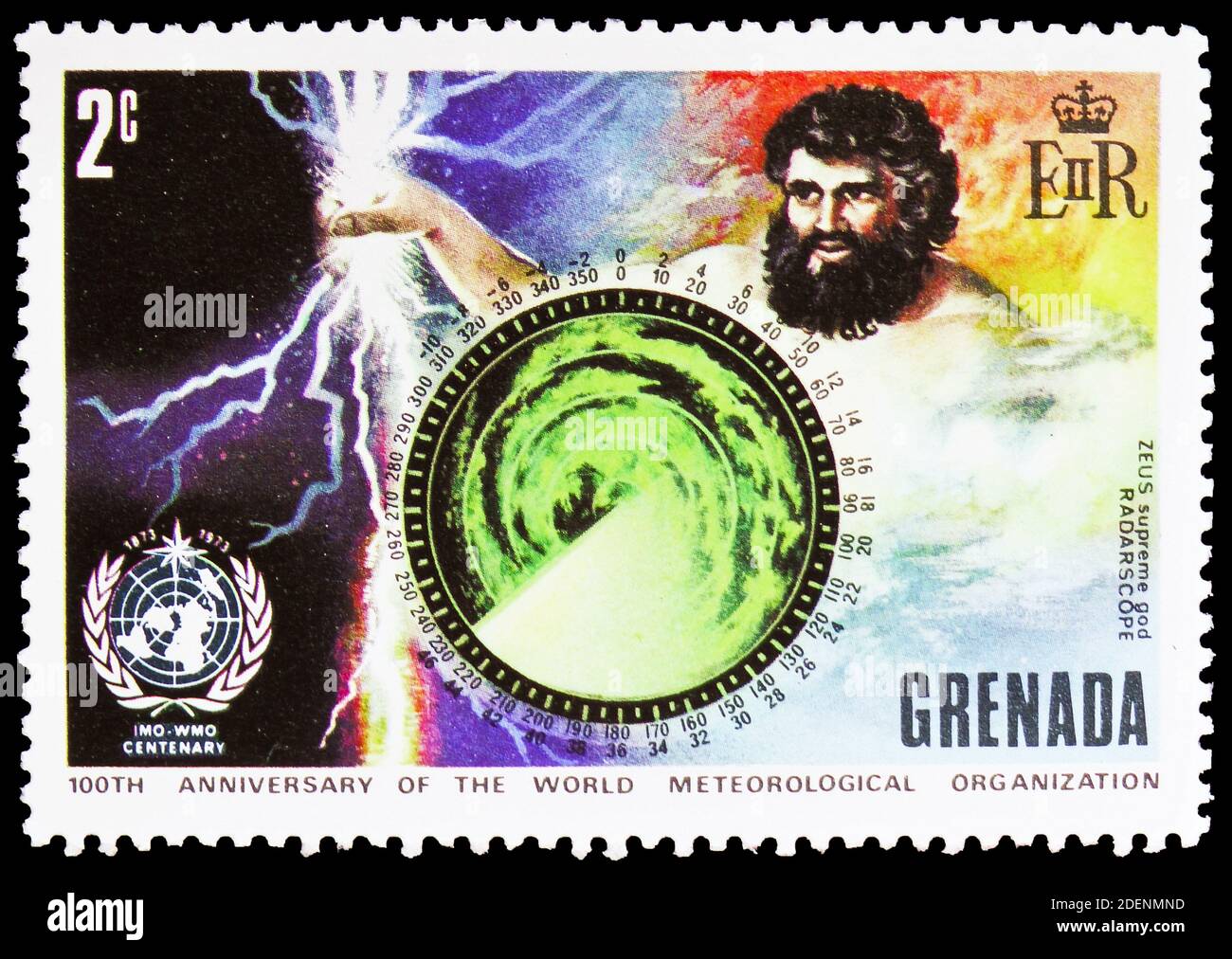 MOSKAU, RUSSLAND - 28. JUNI 2020: Die in Grenada gedruckte Briefmarke zeigt Zeus (griechischer gott) und Radarskop, 100. Jahrestag der Weltmeteorologischen Organisation Stockfoto