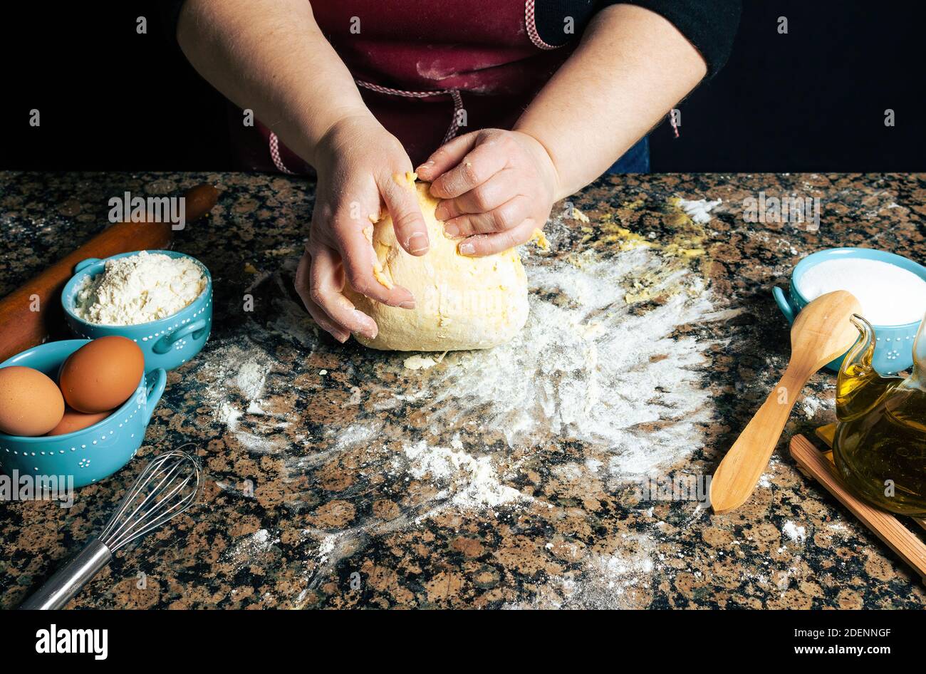 Vorbereitungen für die Herstellung von frischem selbstgebackenem Brot. Zutaten für die Brotherstellung Stockfoto